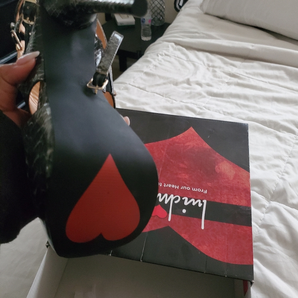 Shoes - Picture 3 of 4